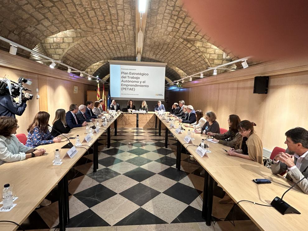 Plano completo de los asistentes a la presentación el pasado día 22 de octubre de 2025