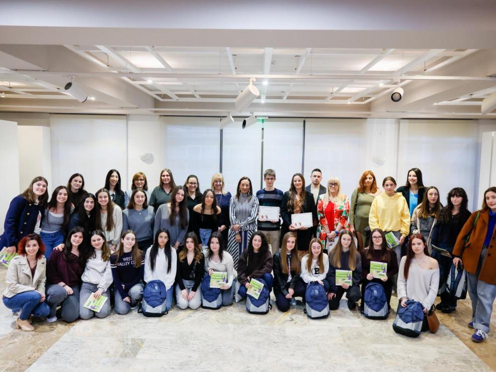 grupo de ganadores de los relatos 