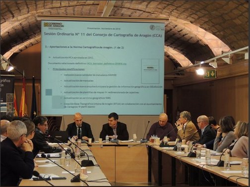 Una de las reuniones de los miembros del Consejo de Cartografía de Aragón en sesión oridnaria