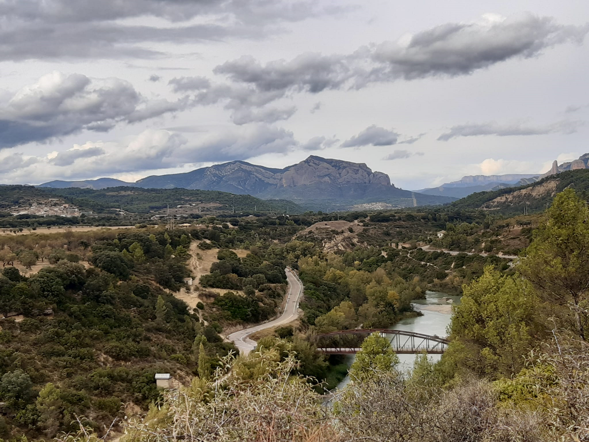 Tres pueblos y el río Gállego