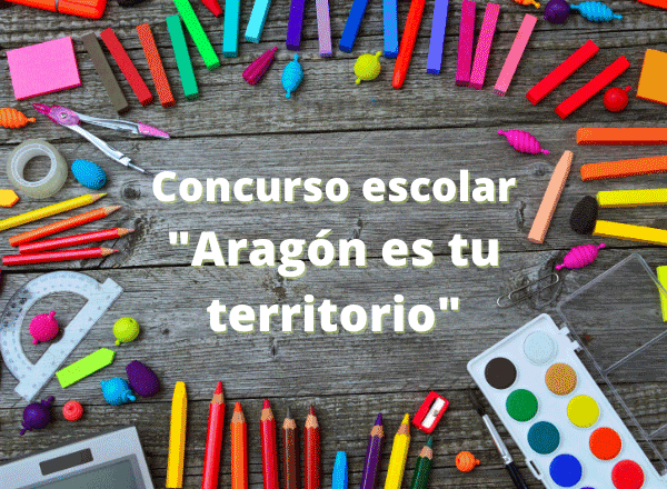 Lapiceros de colores, sacapuntas, libreta, cartabón, acuarelas