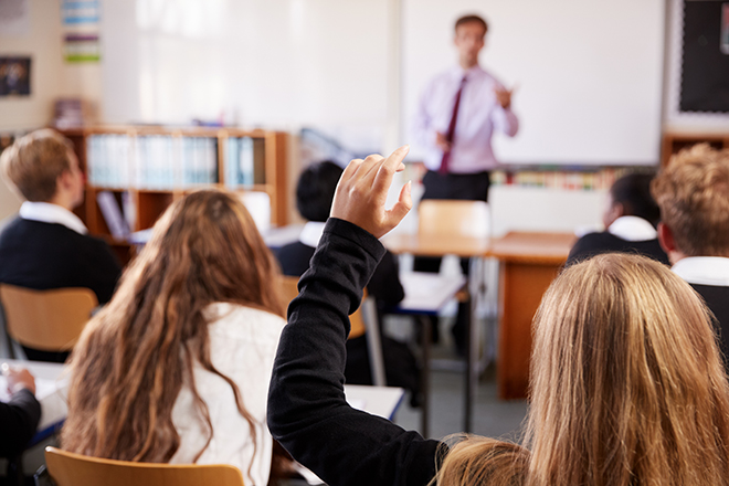 Estudiantes de secundaria en clase