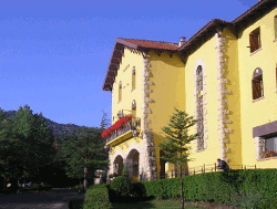 Fachada de la Residencia de Tiempo Libre Orihuela del Tremedal