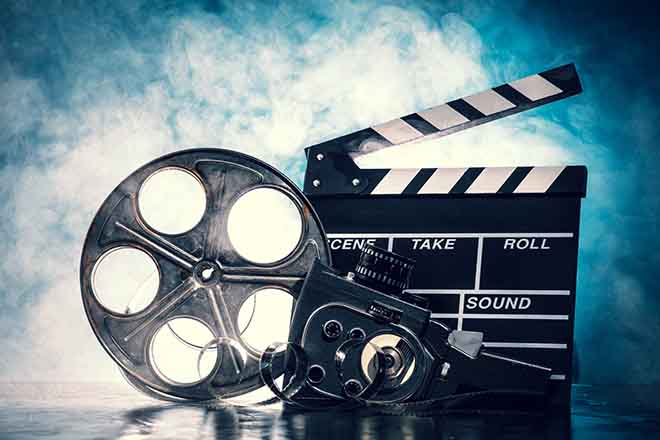 Detalle de claqueta y rollo de película