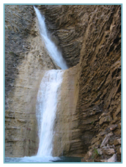 Barranco D'os Lucás, donde se ve una pequeña cascada. Río Gallego