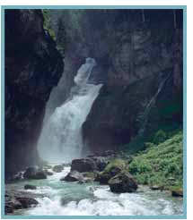 Imagen de las Cascadas de Arripas, de la Cueva y del Estrecho en el río Arazas.