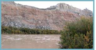 Imagen de escarpes del río Ebro, Remolinos, Torres de Berrellén y Sobradiel.