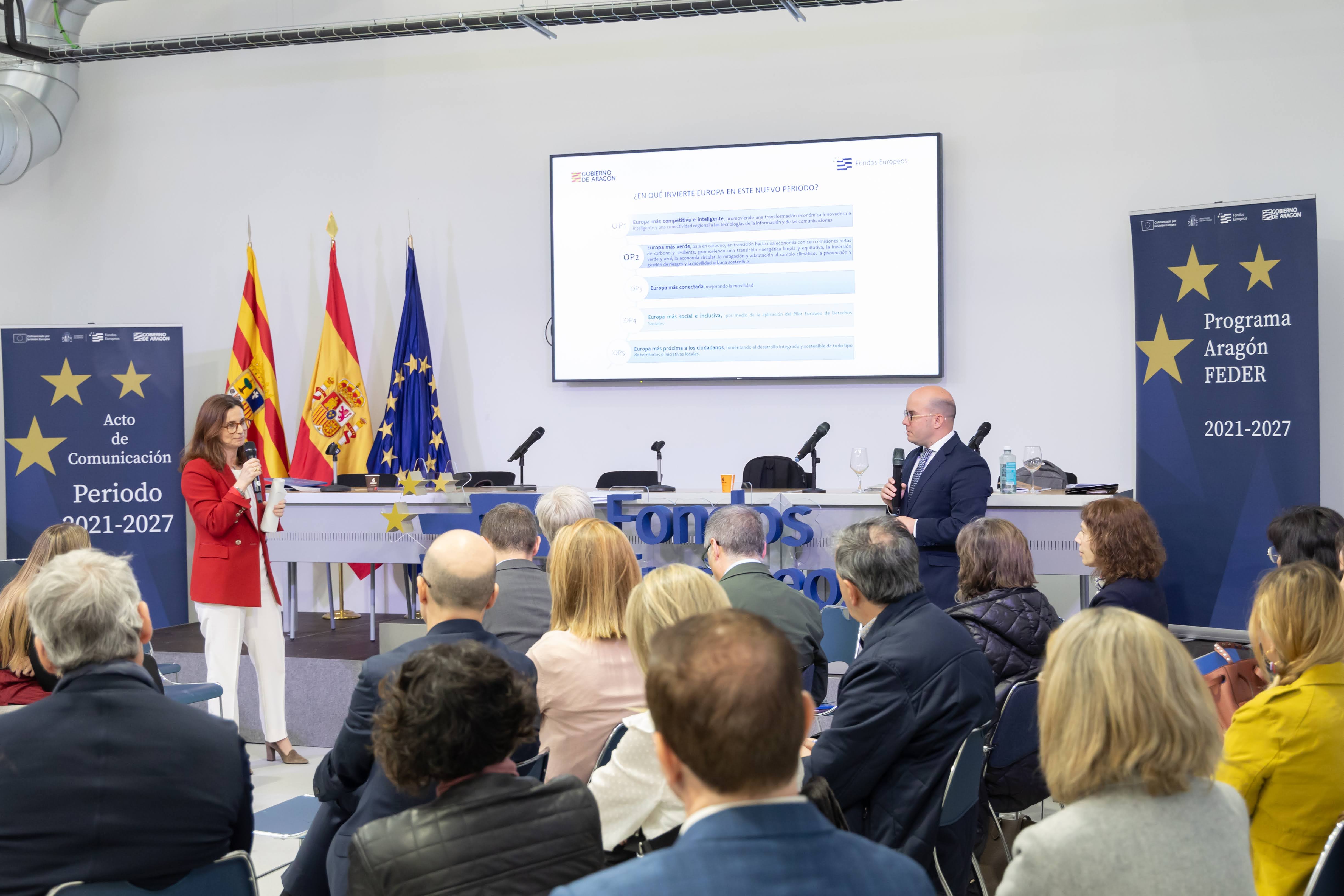 Directora General de Financiación y Fondos Europeos y Jefe de Servicio de Fondos Europeos en la presentación