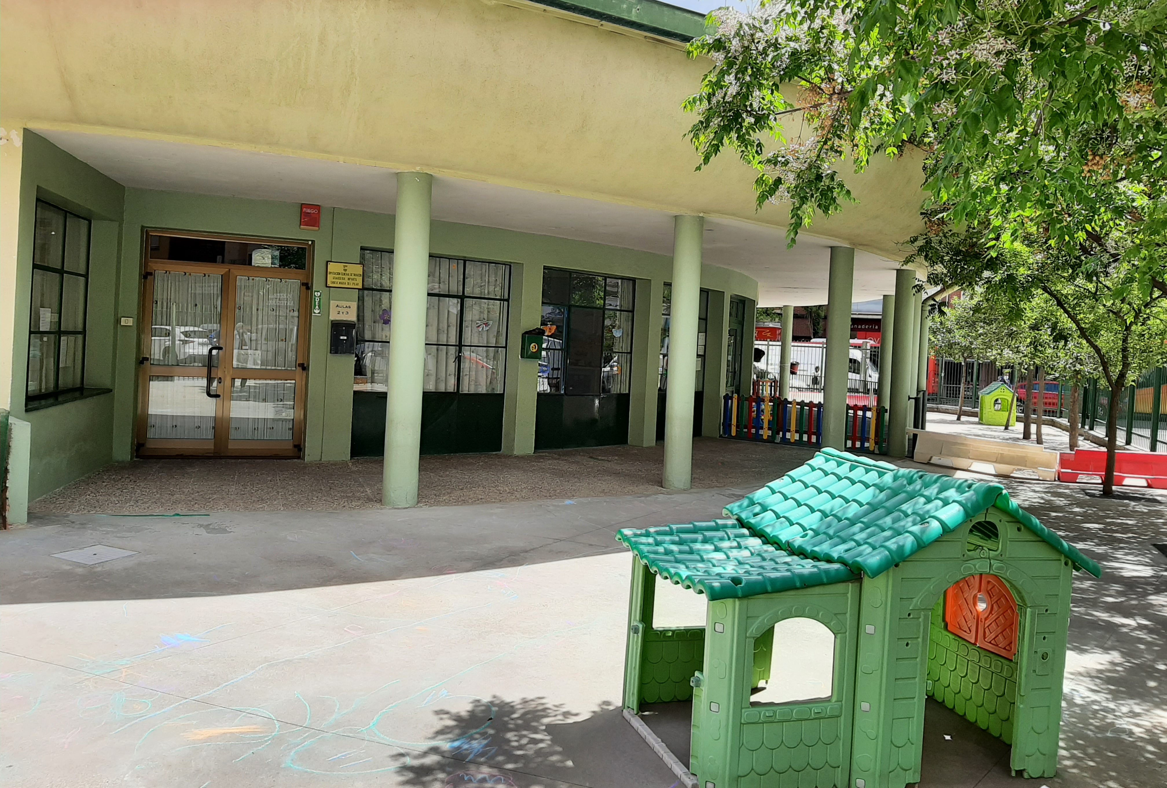 Entrada a la Guardería