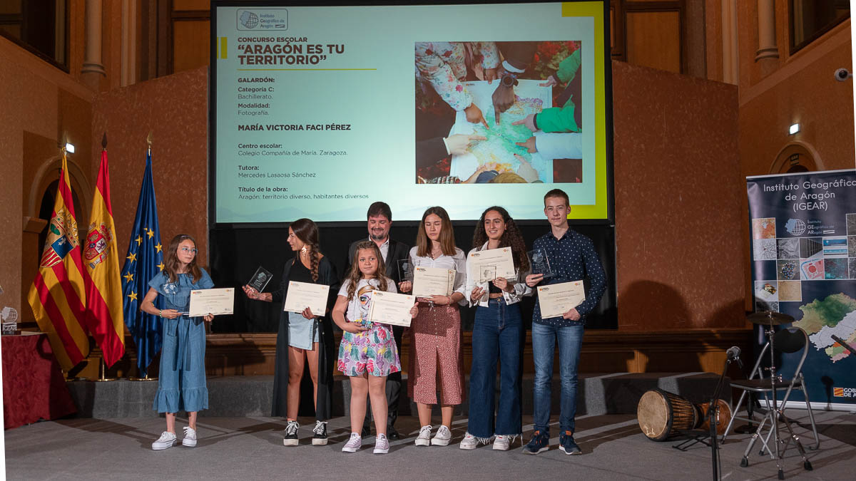 Alumnos ganadores concurso escolar "Aragón es tu territorio"