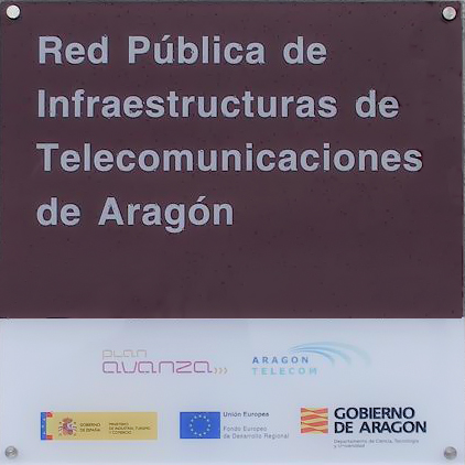 Placa identificativa de la red pública de infraestructuras de telecomunicaciones de Aragón