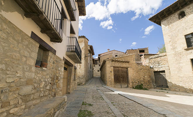 Vista de una calle  del municipio de Mirambel de la provincia de Teruel