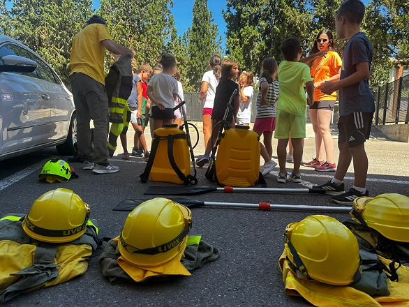 Grupo de escolares en una actividad de sensibilización